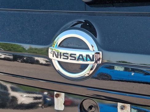 Used 2018 Nissan Rogue SV AWD/4WD image 29
