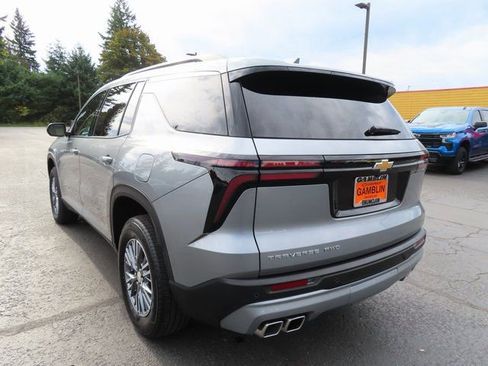 Used 2025 Chevrolet Traverse LT image 5