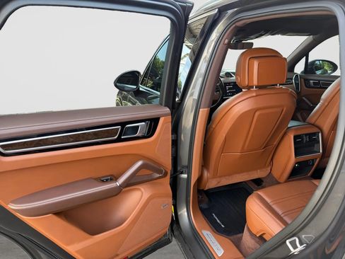 Used 2019 Porsche Cayenne AWD/4WD image 14