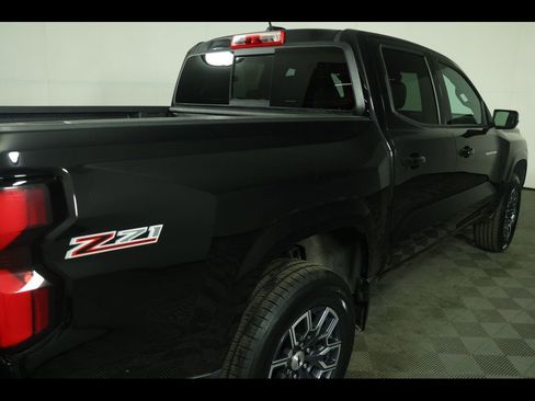 Used 2023 Chevrolet Colorado Z71 w/ Z71 Convenience Package 2 image 18