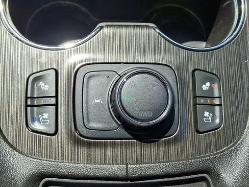 Certified 2023 GMC Acadia SLT w/ Technology Package AWD/4WD image 28