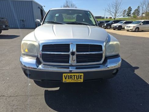 Used 2005 Dodge Dakota SLT w/ Interior Convenience Group AWD/4WD image 2