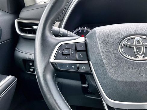 Used 2023 Toyota Highlander XLE AWD/4WD image 24