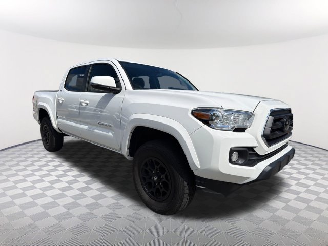 Used 2022 Toyota Tacoma SR5 w/ Technology Package RWD image 3