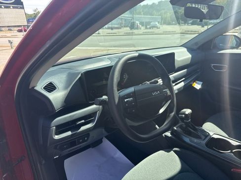 New 2025 Kia K4 LXS image 22