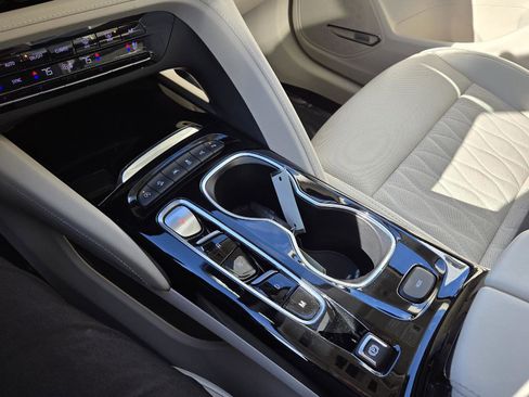 Used 2023 Buick Envision Avenir image 27