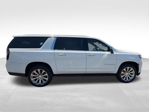 Used 2022 Chevrolet Suburban Premier AWD/4WD image 9