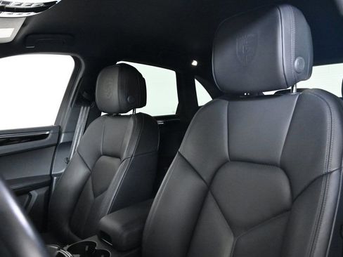 Certified 2023 Porsche Macan S image 5