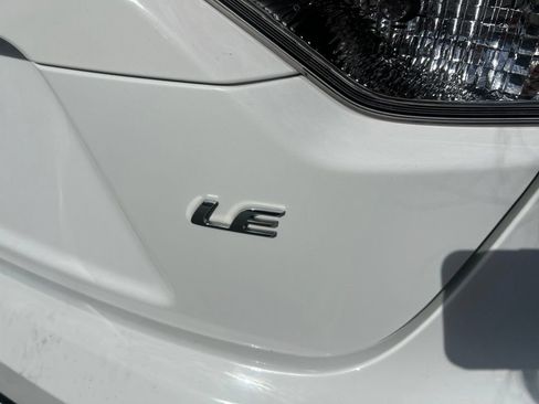 Used 2021 Toyota Corolla LE w/ Carpet Mat Package (TMS) FWD image 8