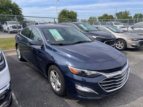 Used 2022 Chevrolet Malibu LT FWD image 1