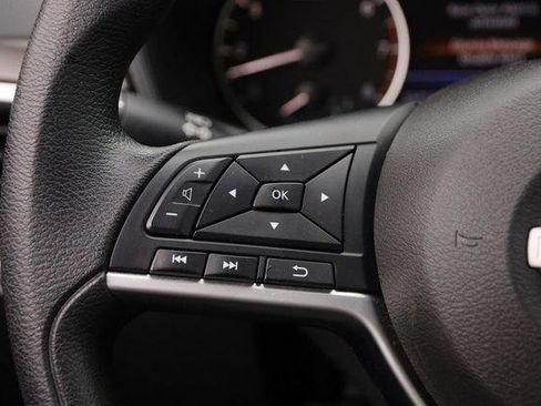 Used 2024 Nissan Altima 2.5 SV image 11