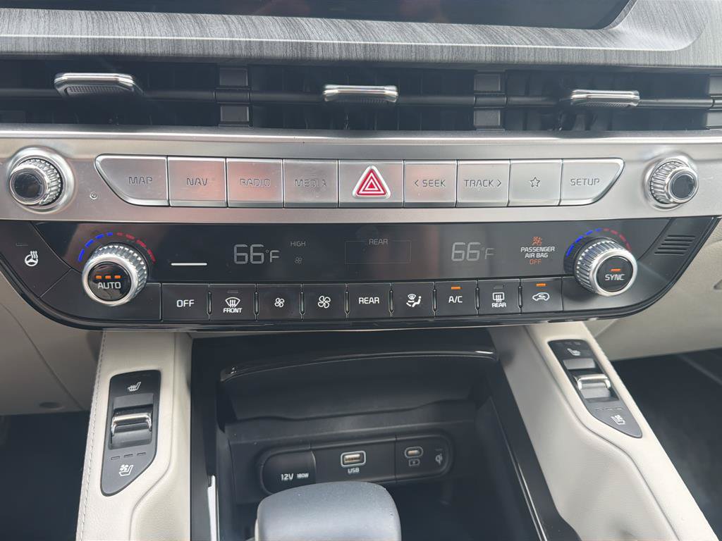 Used 2025 Kia Telluride EX w/ EX Captain's Chair Package AWD/4WD image 17