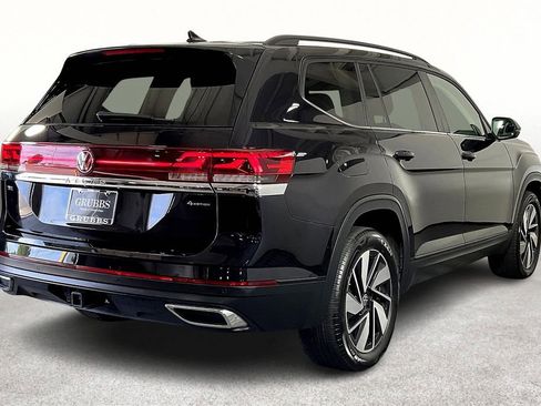 Used 2024 Volkswagen Atlas SE image 2