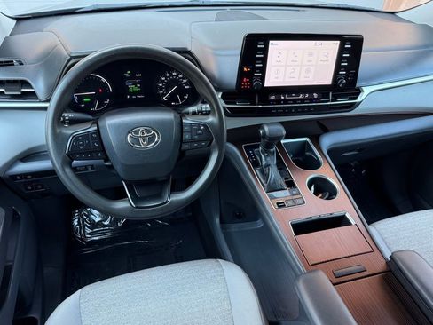 Used 2022 Toyota Sienna LE image 25
