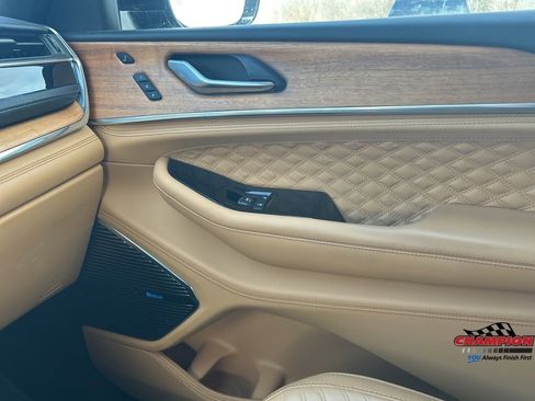 Used 2024 Jeep Grand Cherokee Summit image 13