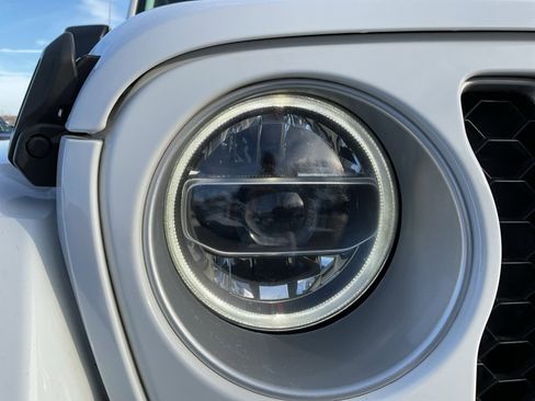 Used 2022 Jeep Wrangler Unlimited Sahara w/ Cold Weather Group image 32