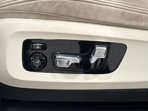 Used 2019 BMW X5 xDrive40i w/ M Sport Package image 14