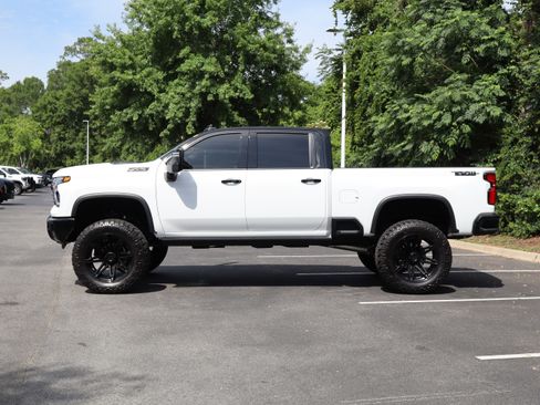 Used 2026 Chevrolet Silverado 2500 LTZ w/ LTZ Plus Package AWD/4WD image 6