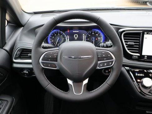 New 2026 Chrysler Pacifica Select image 16