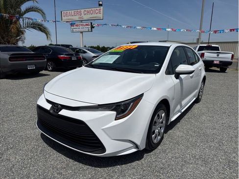 Used 2023 Toyota Corolla LE FWD image 1