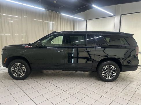 Used 2025 Chevrolet Suburban Z71 image 11