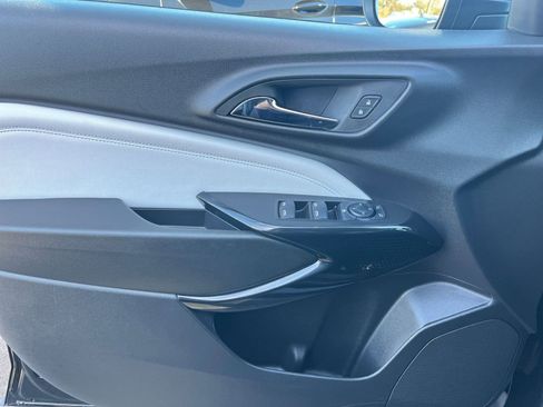 Used 2025 Chevrolet Trax LT image 20