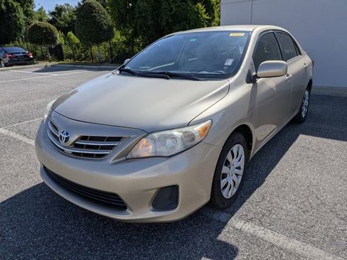Used 2013 Toyota Corolla LE FWD image 2