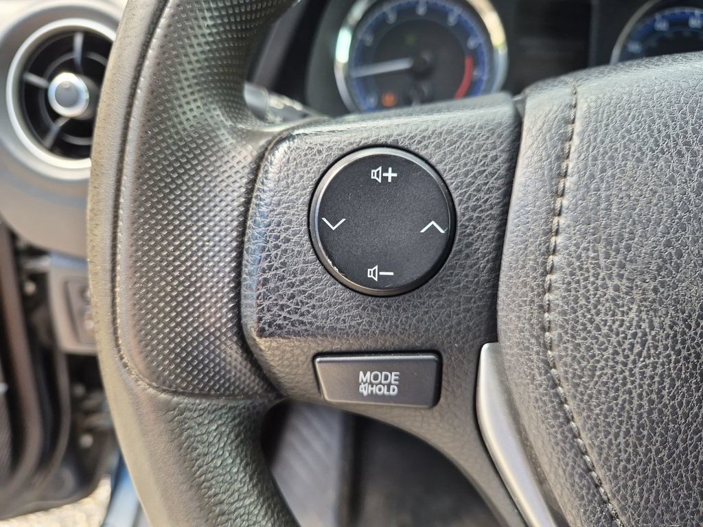 Used 2018 Toyota Corolla LE FWD image 21