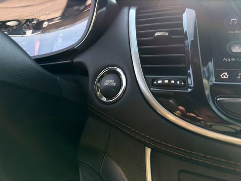 Used 2022 Chevrolet Trax LT w/ LT Convenience Package image 23