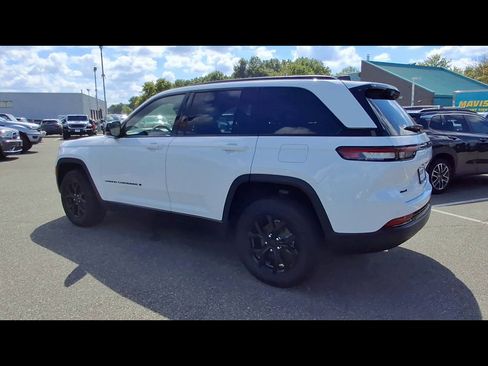 Used 2024 Jeep Grand Cherokee Altitude AWD/4WD image 6