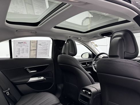 Used 2025 Mercedes-Benz E 350 4MATIC Sedan image 21