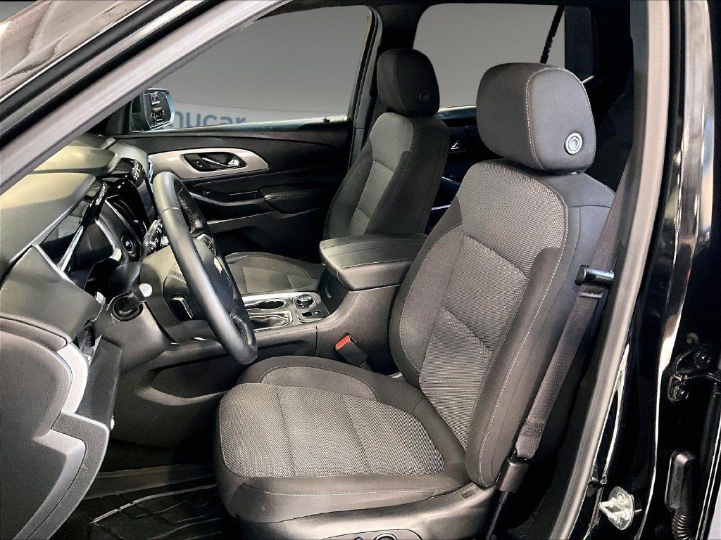 Used 2023 Chevrolet Traverse LT AWD/4WD image 10