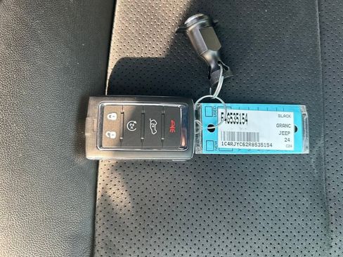 New 2024 Jeep Grand Cherokee Trailhawk w/ Luxury Tech Group III image 25