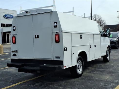 Used 2024 GMC Savana 3500 w/ Power Convenience Package image 24