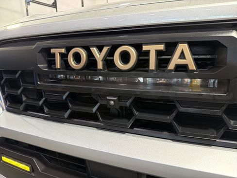 Used 2024 Toyota Tacoma Trailhunter image 14