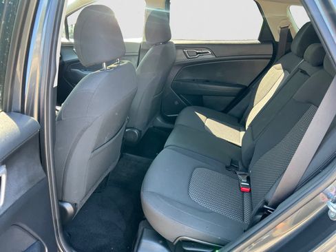 Certified 2025 Kia Sportage LX image 8