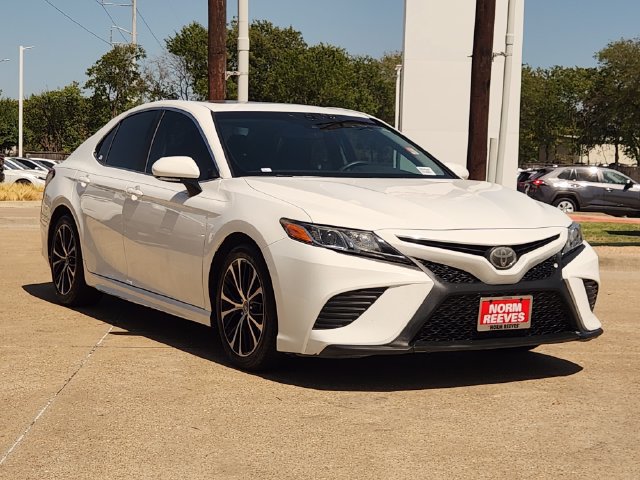 Used 2018 Toyota Camry SE w/ Audio Package FWD image 2