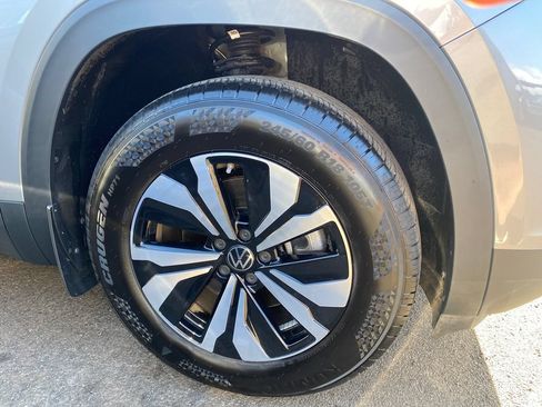 Used 2025 Volkswagen Atlas Cross Sport SE FWD image 10