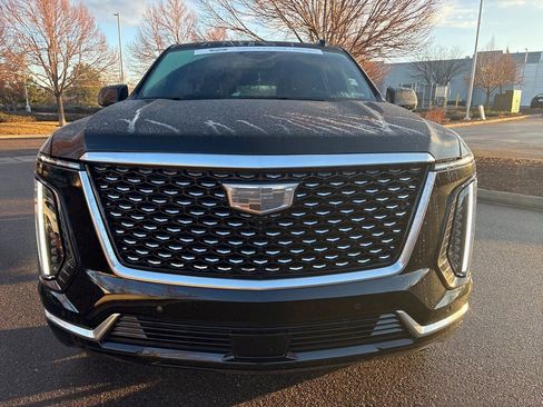 Certified 2025 Cadillac Escalade ESV Premium Luxury image 8