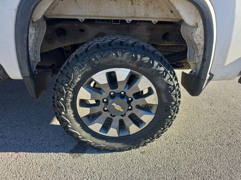 Used 2023 Chevrolet Silverado 2500 Custom w/ Custom Convenience Package image 10