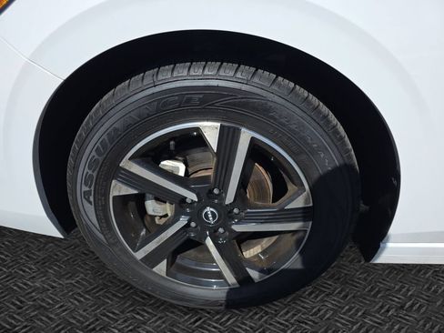 Used 2024 Nissan Sentra SV FWD image 11