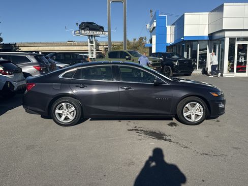 Used 2023 Chevrolet Malibu LT image 2