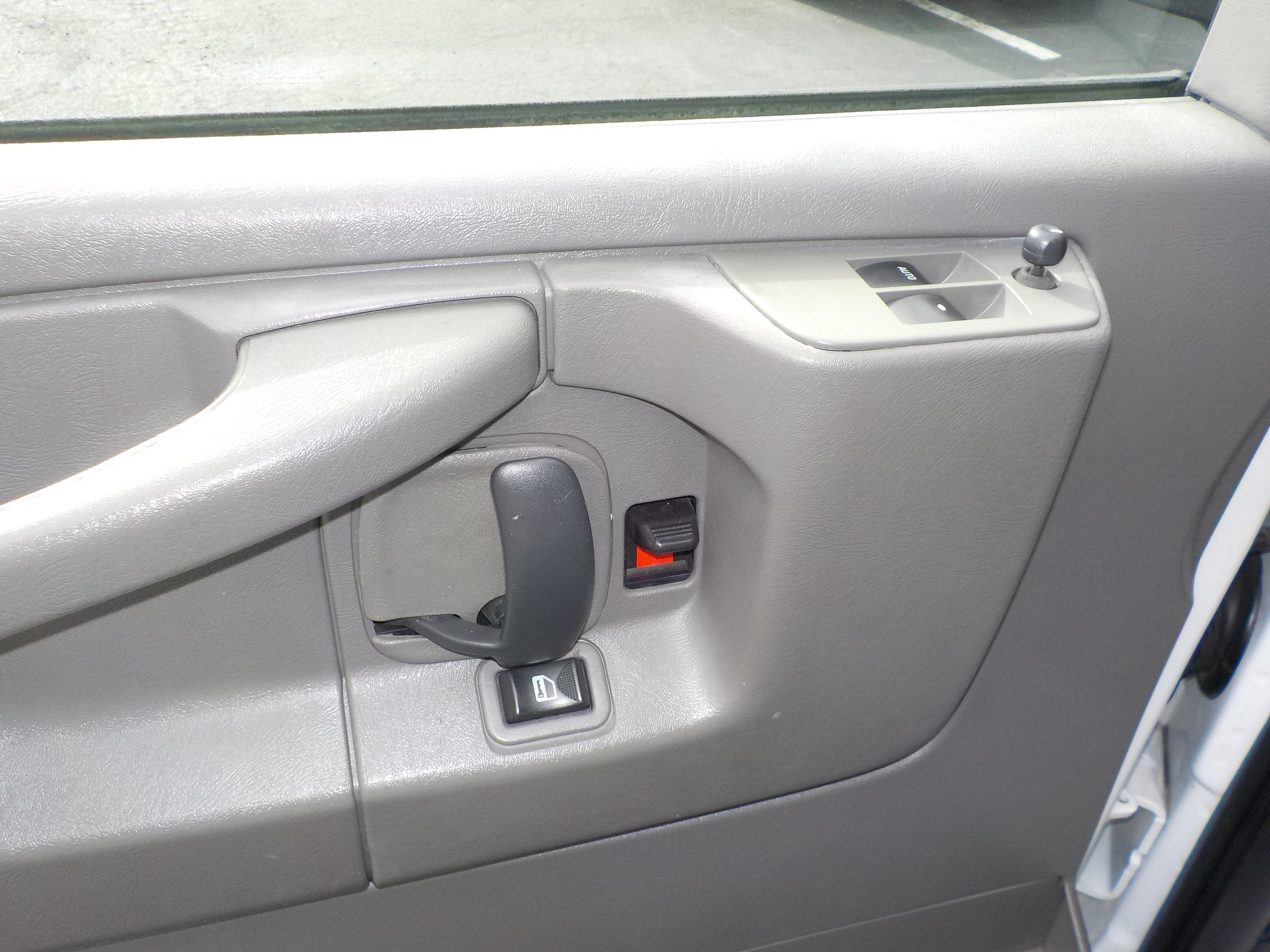 Used 2014 Chevrolet Express 2500 w/ Express Access Plus Package RWD image 25