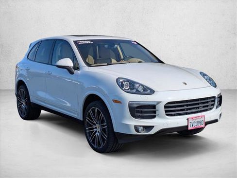 Used 2017 Porsche Cayenne Platinum Edition image 3