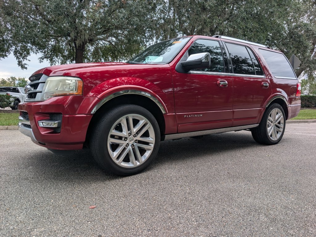 Used 2016 Ford Expedition Platinum RWD image 3
