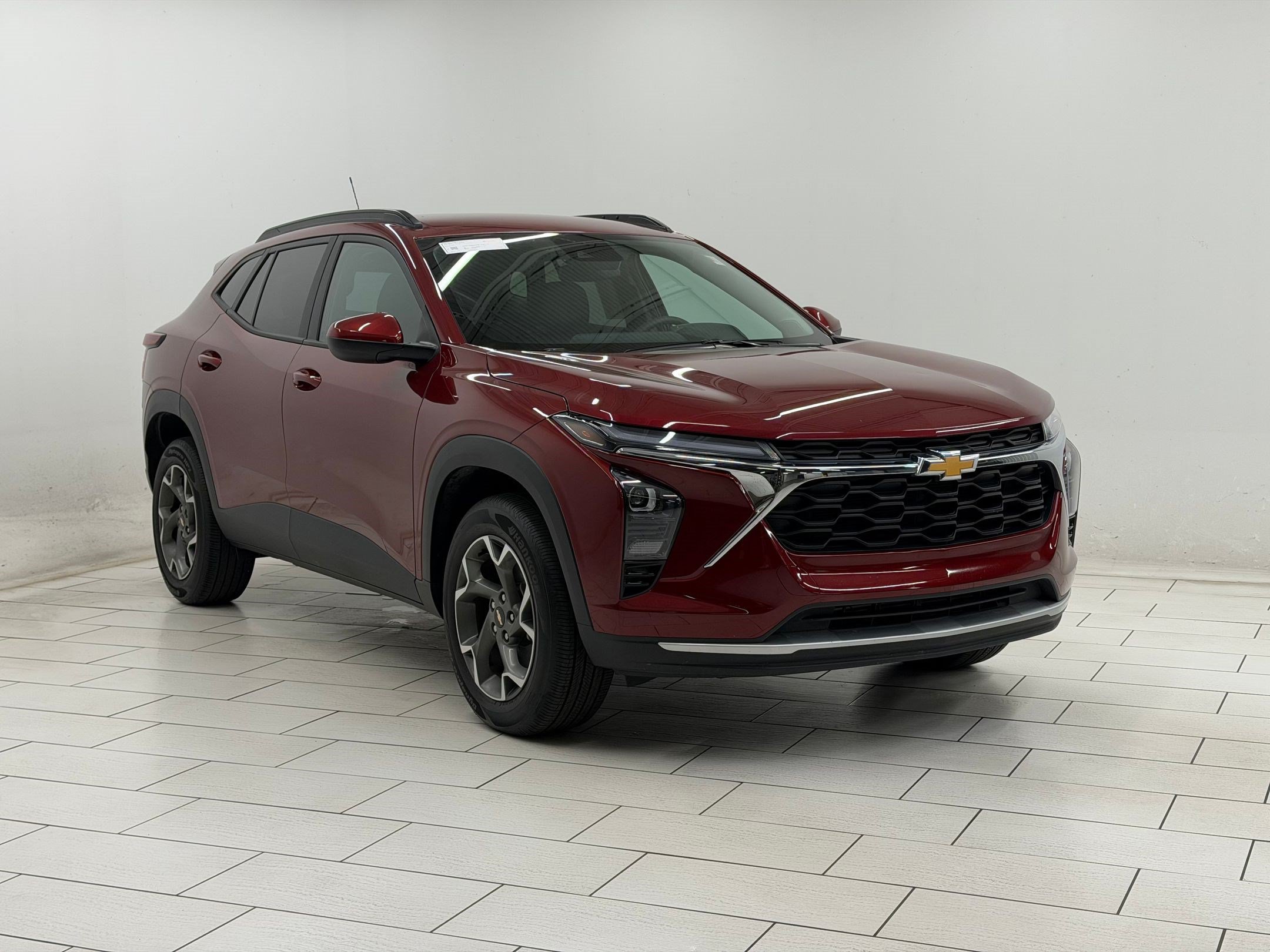 Used 2025 Chevrolet Trax LT FWD image 6