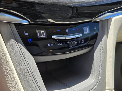 Used 2023 Cadillac XT6 Premium Luxury w/ Technology Package FWD image 23