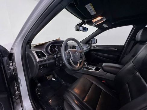 Used 2019 Jeep Grand Cherokee Limited w/ Luxury Group II image 11