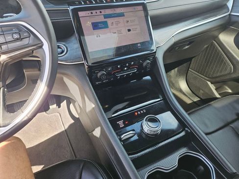 Used 2024 Jeep Grand Cherokee L Limited w/ Luxury Tech Group II image 20