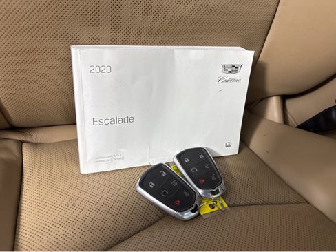 Used 2020 Cadillac Escalade Platinum image 44